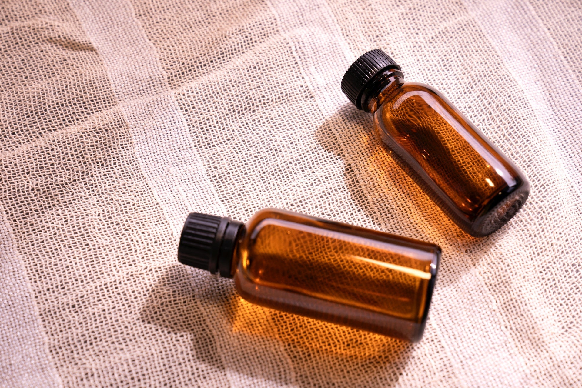 Difference Between Essential Oils and Fragrance Oils